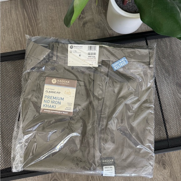 NEW Men's Haggar Premium No Iron Khaki Classic Fit Pants - Picture 4 of 6